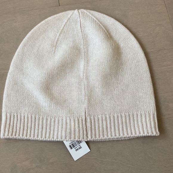 BNWT Express 💯 % cashmere beanie. One size. Cream color. Gorgeous - Picture 2 of 4